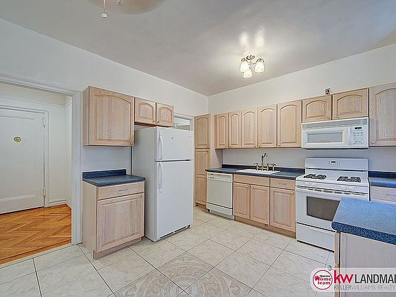 3rd image of 687 W 204th St APT 2C