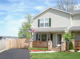 2525 W Dugdale Rd, Waukegan, IL 60085