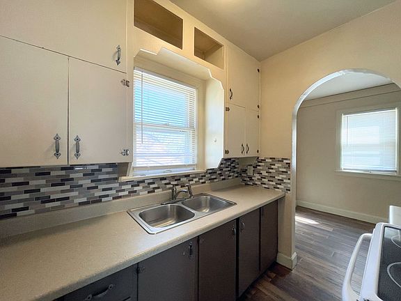 5th image of 309 E Sherman St #4