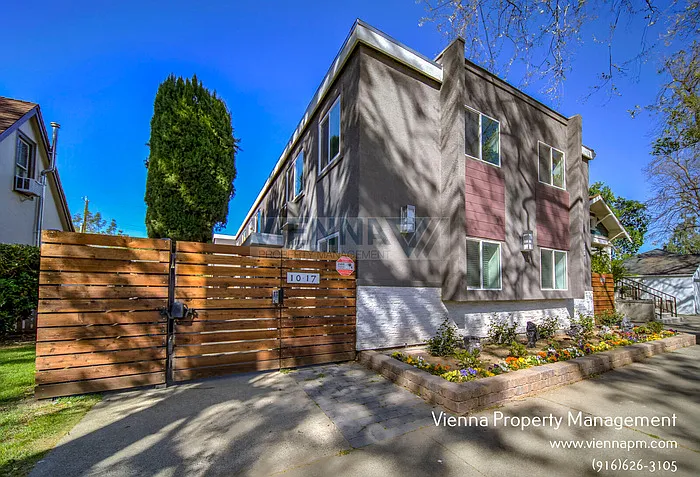 1017 U St #6 photo 1