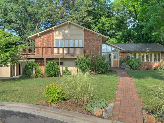 2nd image of 704 Crestwood Dr