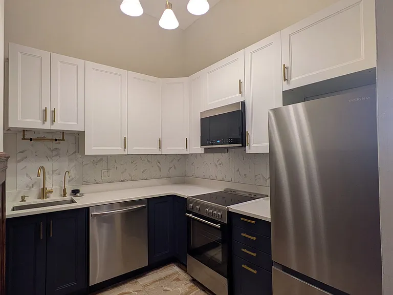 16 Balmoral St #415 — Photo 5