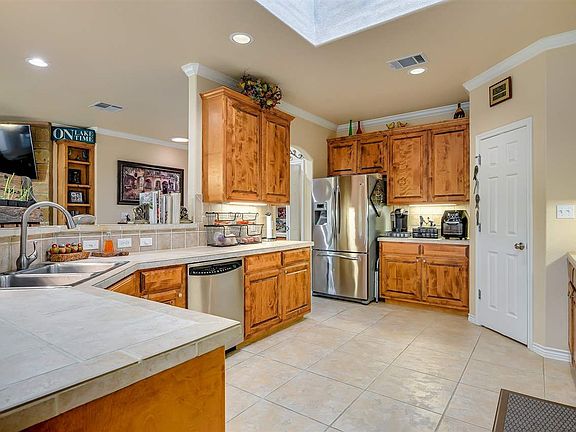 4th image of 615 Clear Cove Dr