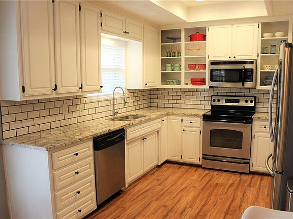 4th image of 8811 Graywood Dr