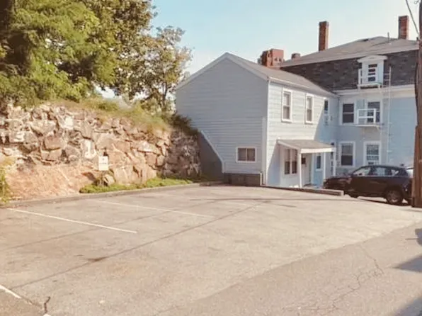 144 Cabot St #3, Beverly, MA 01915