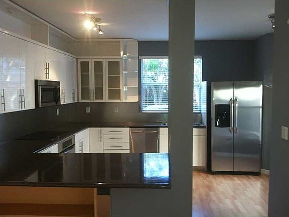 3rd image of 1525 Seagrape Way #1525