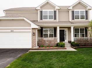 840 Wildwood Dr, Pingree Grove, IL 60140