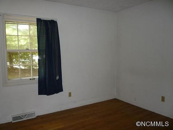 4th image of 951 Tunnel Rd