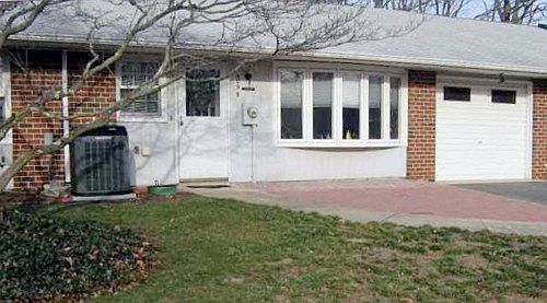 1st image of 909A Dumbarton Dr