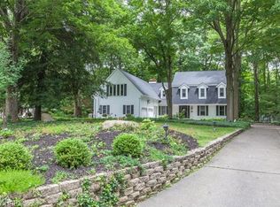 2967 Hemlock Rd, Willoughby Hills, OH 44094