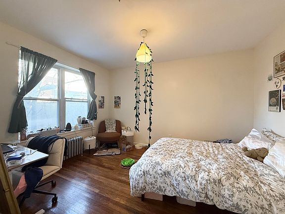 3rd image of 160 Vroom St APT 25