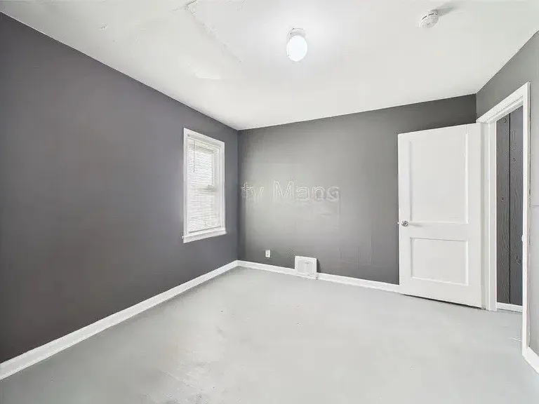 3337 Jackson Ave — Photo 2