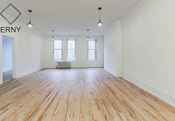 2nd image of 860 Manhattan Ave #1