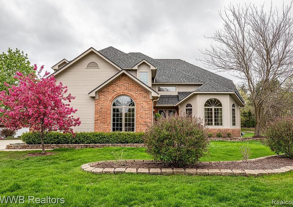 1st image of 693 Amberwood Ct
