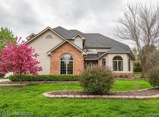 693 Amberwood Ct, Troy, MI 48085