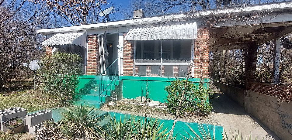 1st image of 568 E Crump Blvd