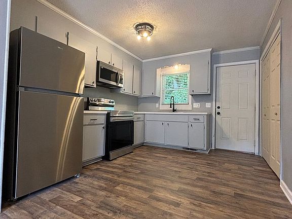 5th image of 111 Margaret St #5