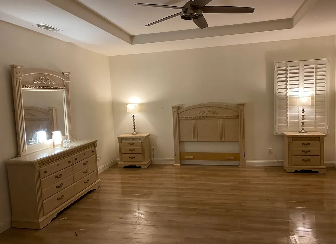 6 bed, 4300 sqft, $1,099 — Photo 1