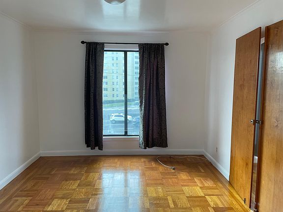 4th image of 954 Randolph St