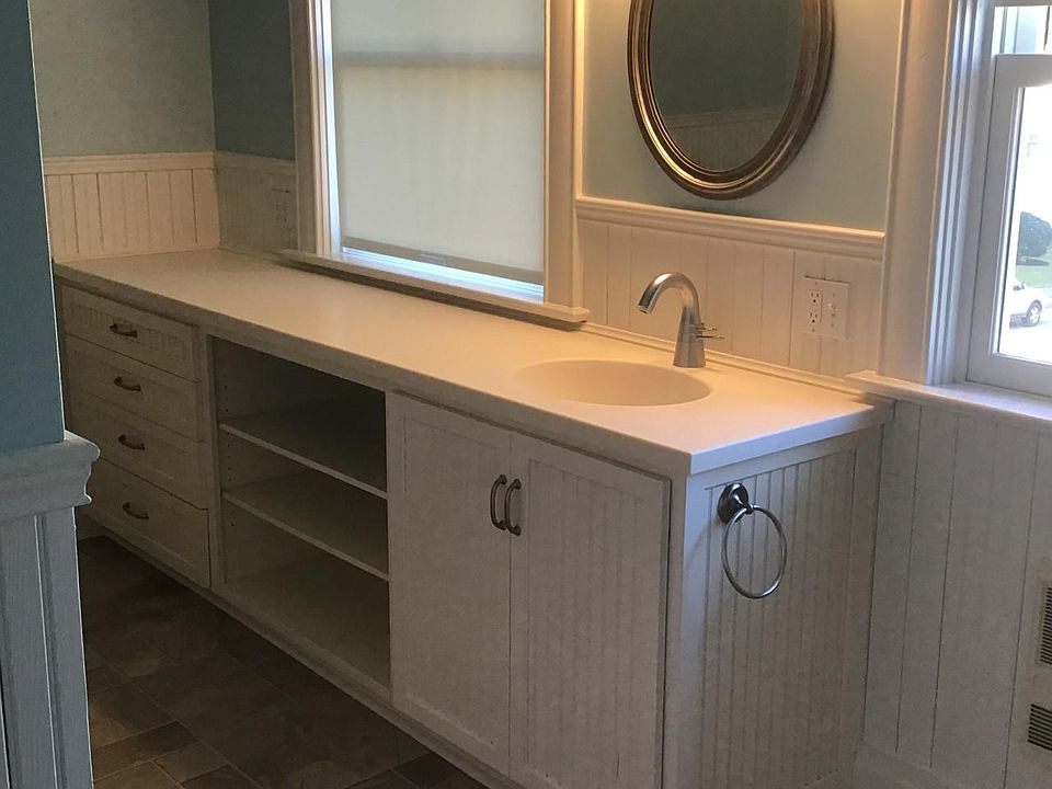 1st image of 301 N Fairfield St Floor 2