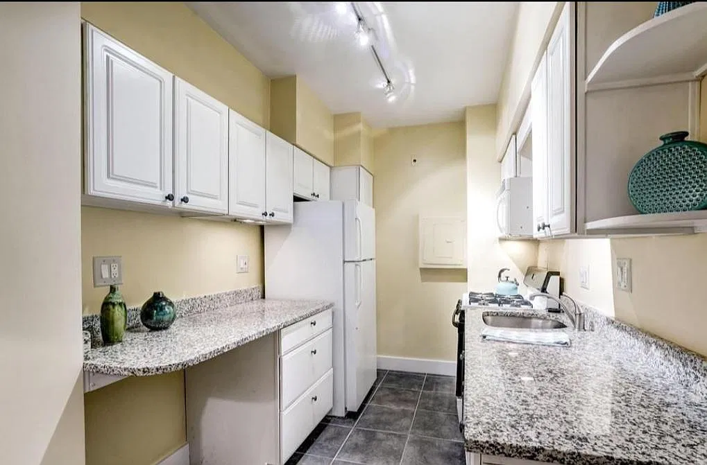 Studio, 450 sqft, $1,850 — Photo 2