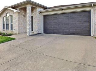 739 Valley Spring Dr, Arlington, TX 76018