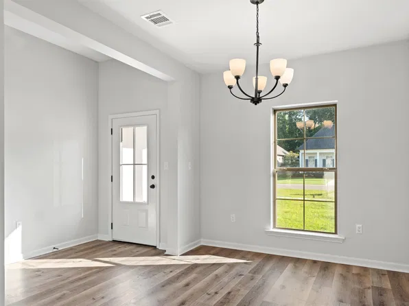 2468 Woodland Ct, Port Allen, LA 70767