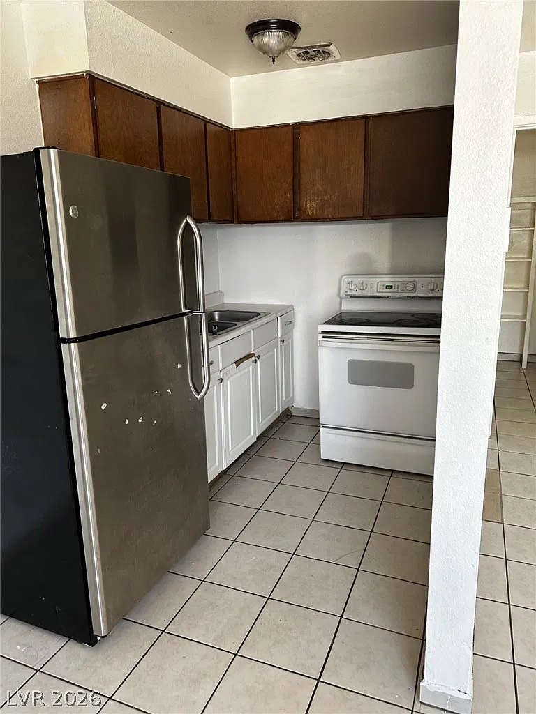 115 W New York Ave — Photo 3