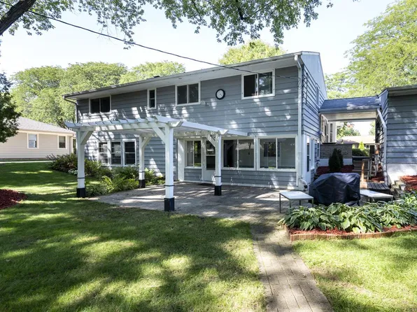 1037 Windsor DRIVE, Waukesha, WI 53186