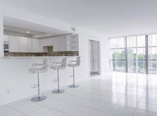 1000 Parkview Dr APT 501, Hallandale, FL 33009