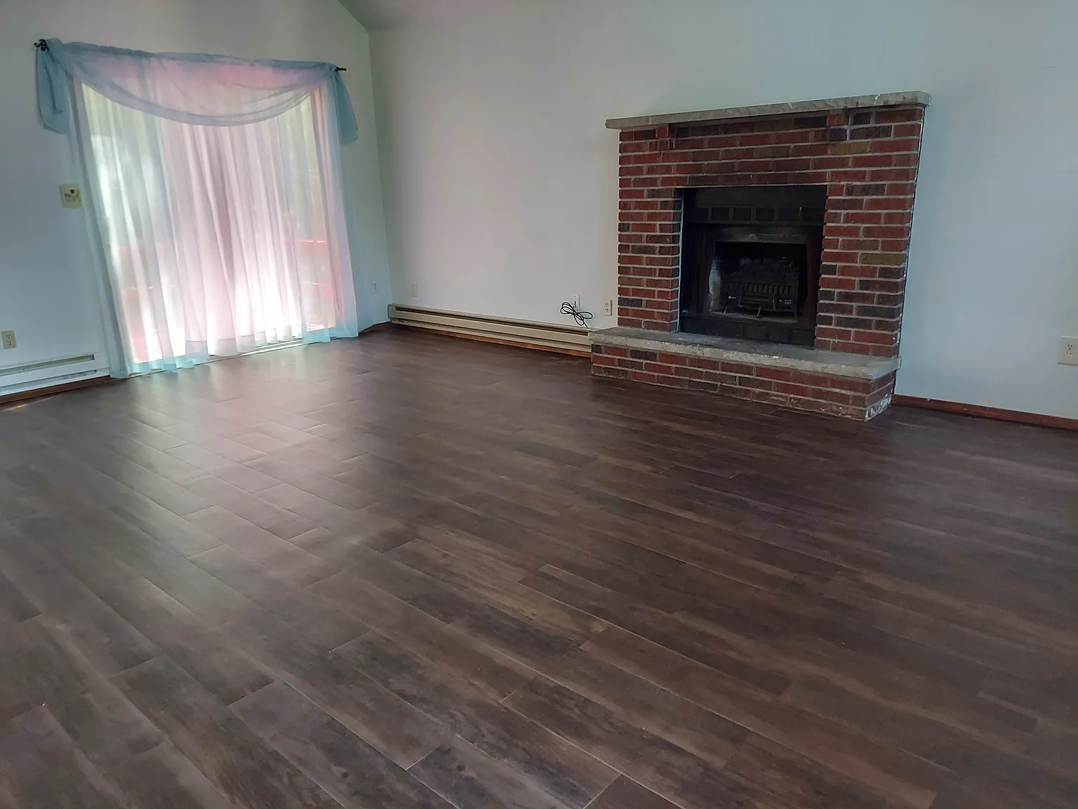 3 bed, 1100 sqft, $1,799 — Photo 2
