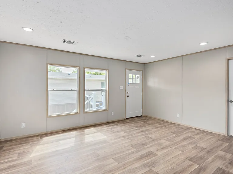 Saddle Creek — Photo 20