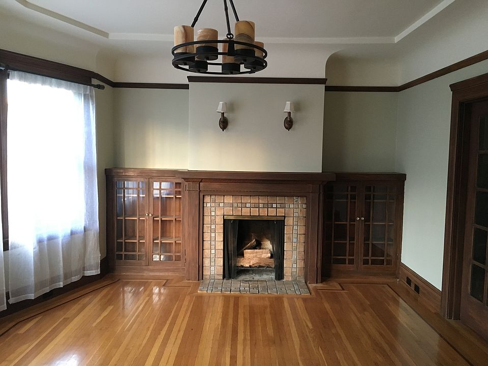 1st image of 319 Carl St