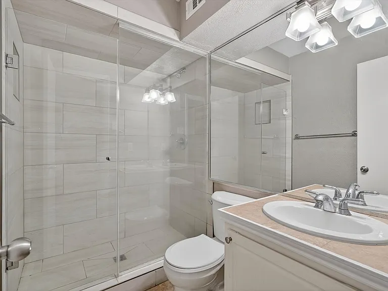 5932 Sandhurst Ln #114 — Photo 24