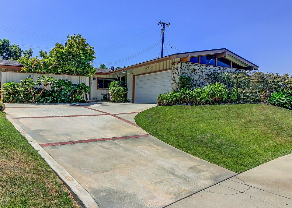 1st image of 14740 Tacuba Dr