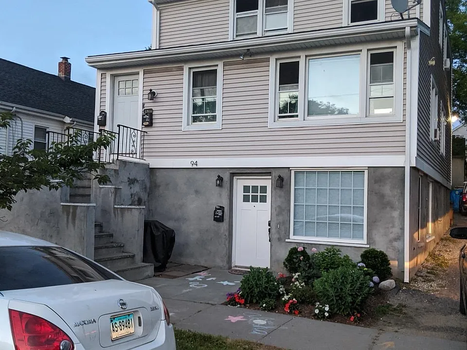 94 Diaz St #3