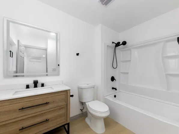 10 1/2 W Trafford St, Long Beach, CA 90805