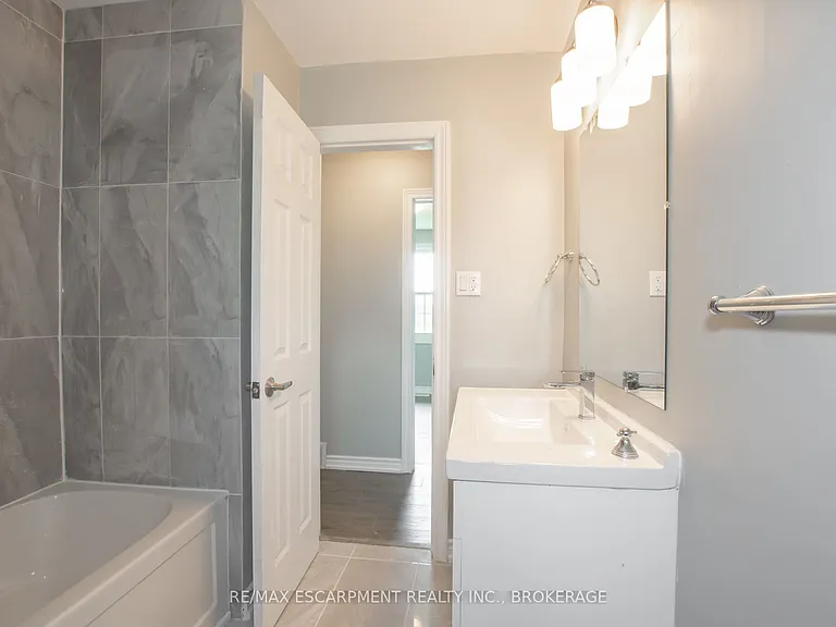 2 Wolfdale Pl #MAIN — Photo 32
