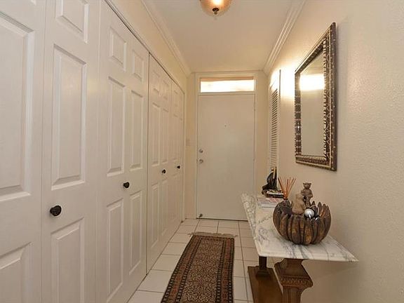 3rd image of 700 Melrose Ave APT A25