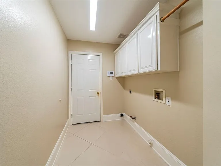 2231 Templeton Dr — Photo 20