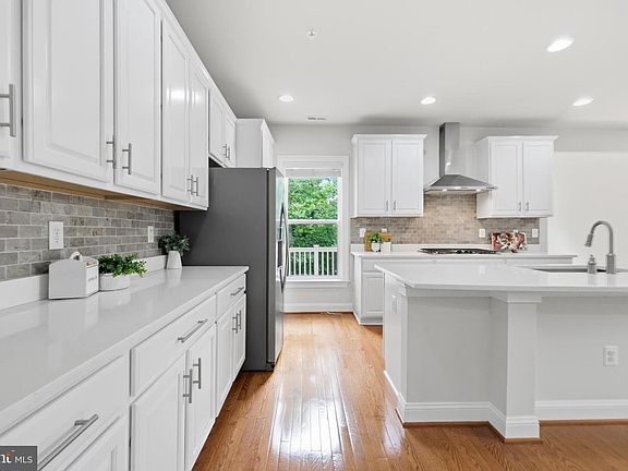 5th image of 11808 Mango Ln
