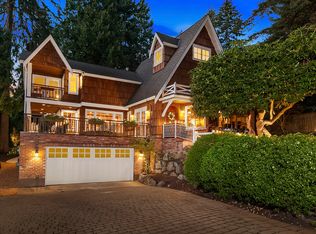 10202 SE 28th St, Beaux Arts, WA 98004