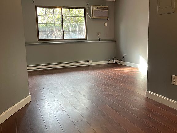 2nd image of 29 Old Hackett Hill Rd APT 1D