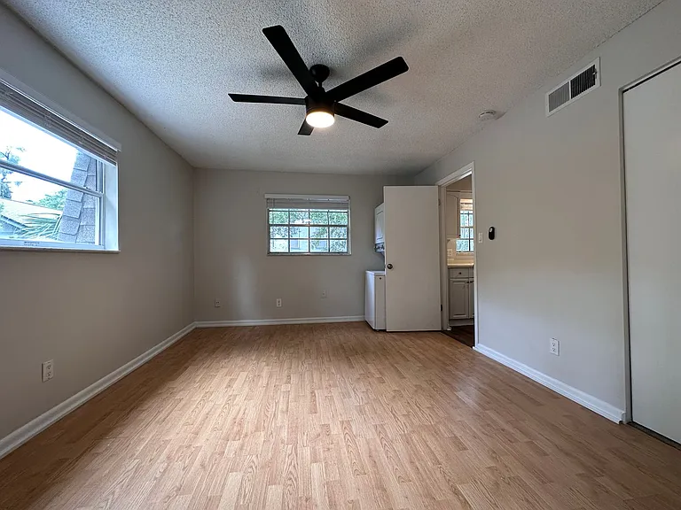 526 S Eola Dr — Photo 28