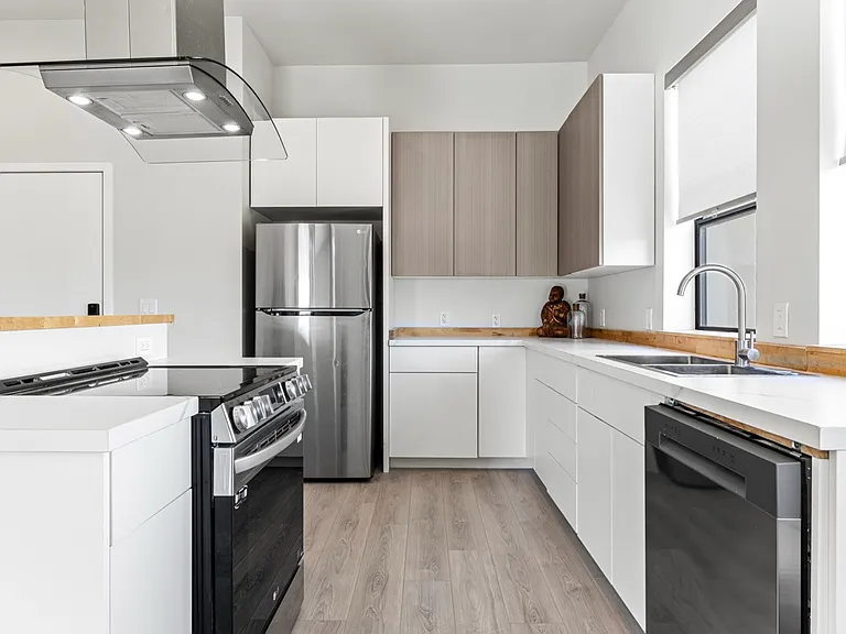 1915 S St #303 — Photo 9