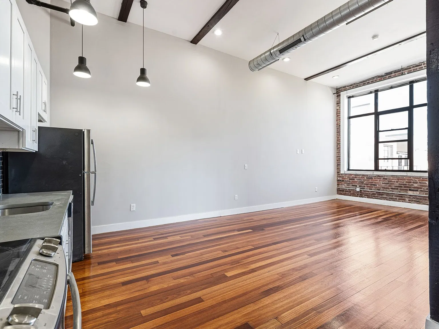 3421 Richmond St — Photo 2
