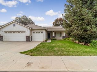 1052 N Burl Ave, Clovis, CA 93611