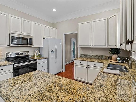 5th image of 2412 Old Towne Dr