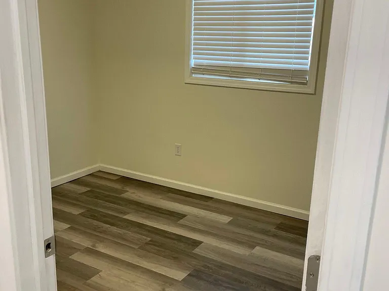 111 E Redd St #3 — Photo 3
