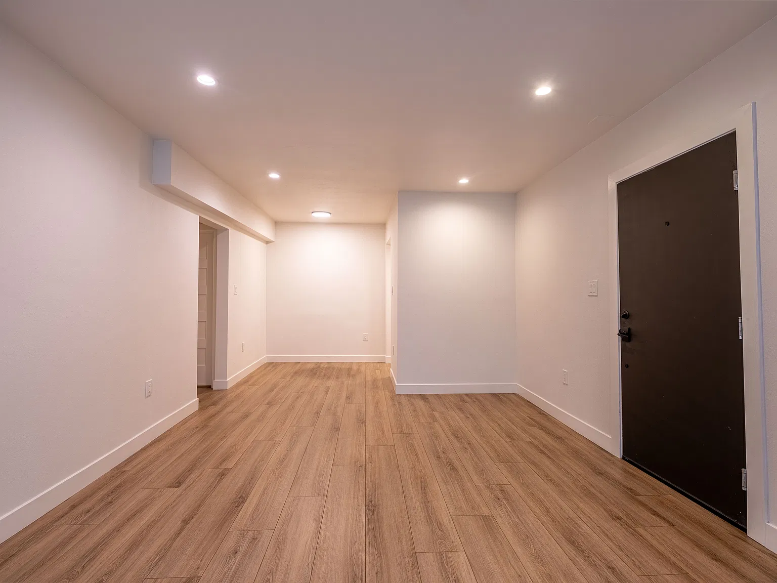 1 bed, 570 sqft, $2,295 — Photo 2